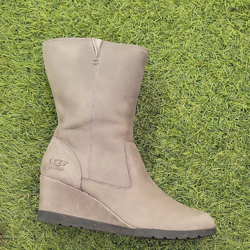 UGG Women's Brown Wedge Boots Size8